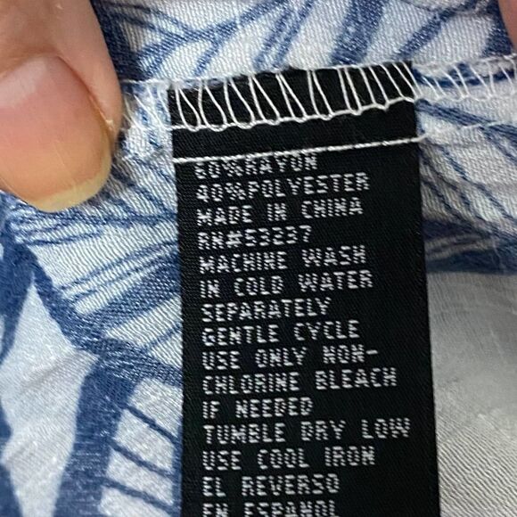 Unique Spectrum Boho Graphic V Neck Blouse Size Large - Picture 8 of 8